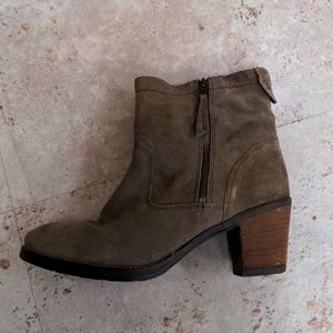 Taos leather heeled boots, size 40 9, brownish gray suede